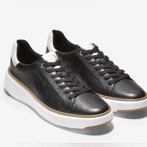 Cole Haan Men's Black and White Sneakers Grandpro

EXCELLENT CONDITION